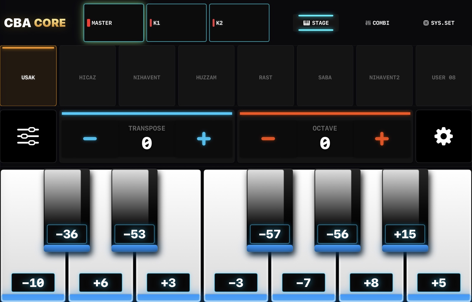 CBA Core'un STAGE ekranı: Uşşak yüklü, tuşların üstünde koma değerleri · CBA Core's STAGE screen with the Uşşak makam loaded and its koma values on the keys